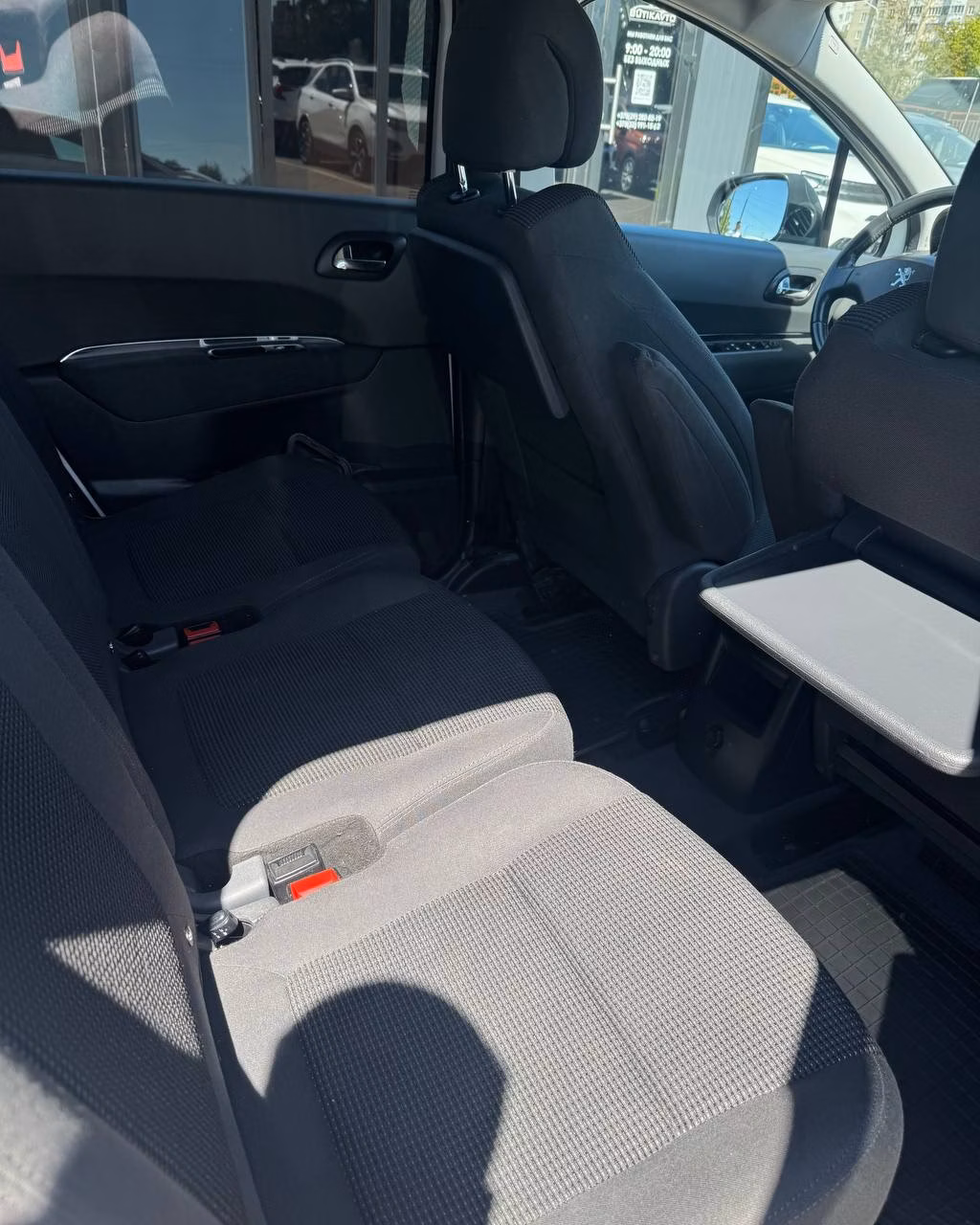 Peugeot 5008 фото 17