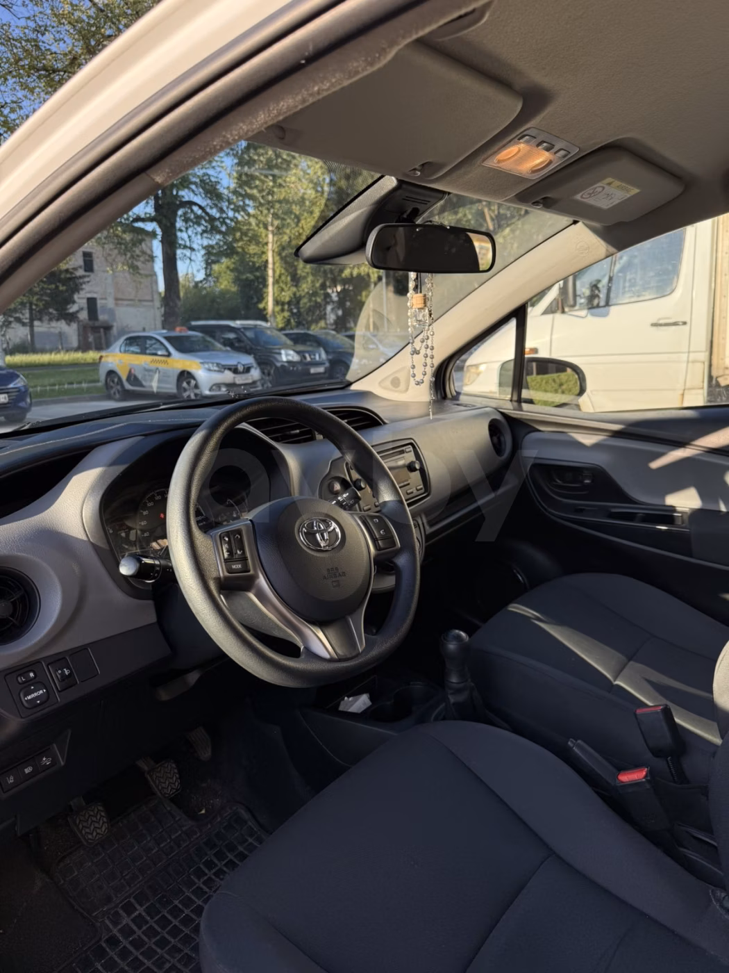 Toyota Yaris фото 6