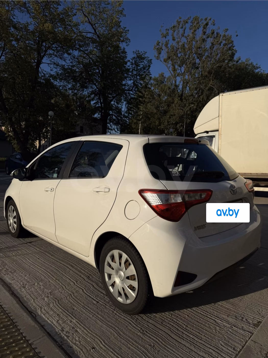 Toyota Yaris фото 5