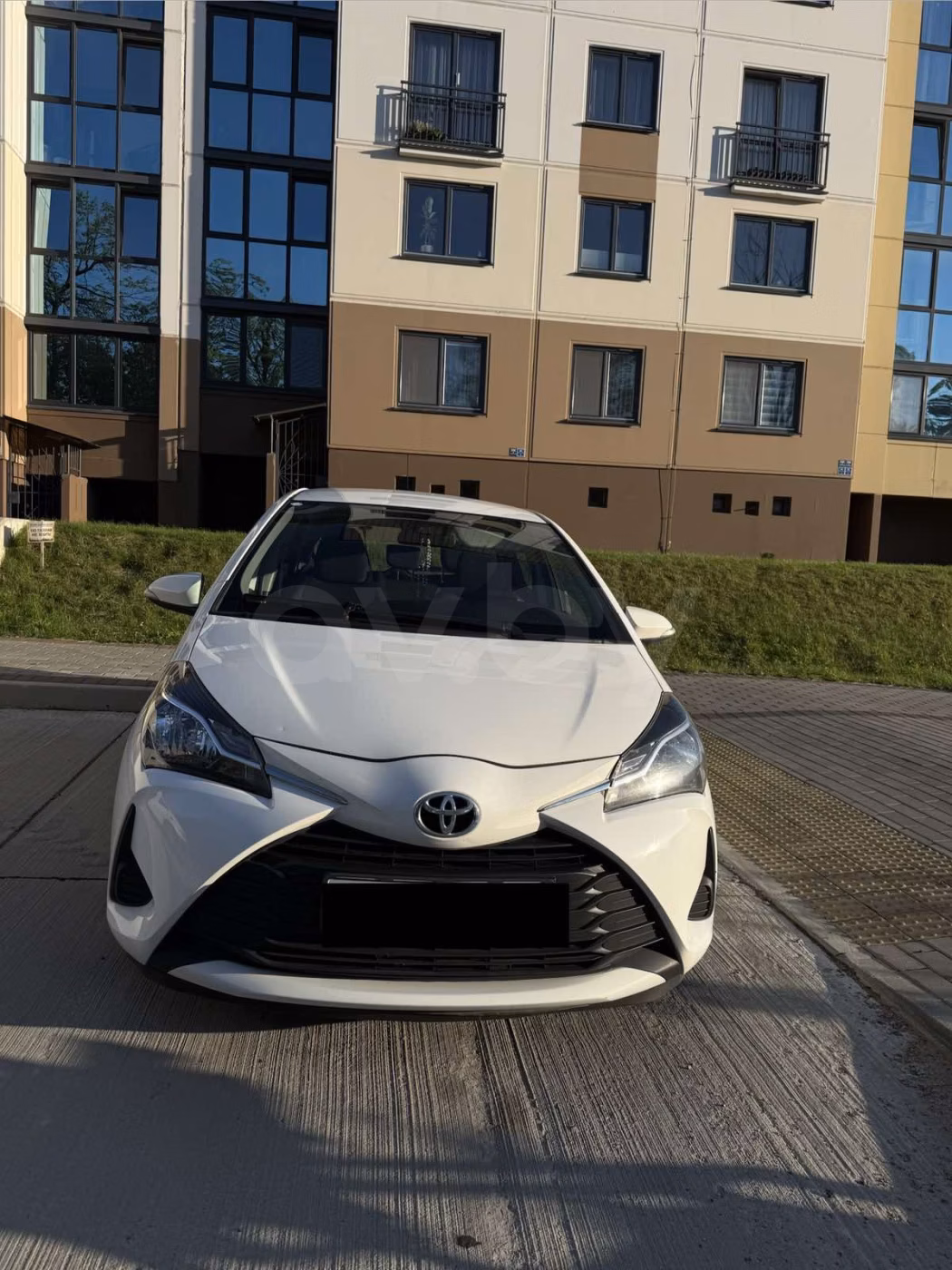 Toyota Yaris фото 2