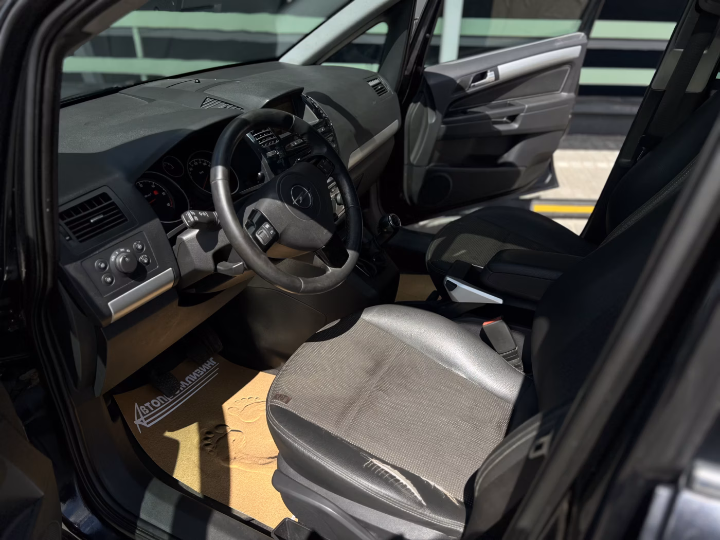 Opel Zafira фото 7