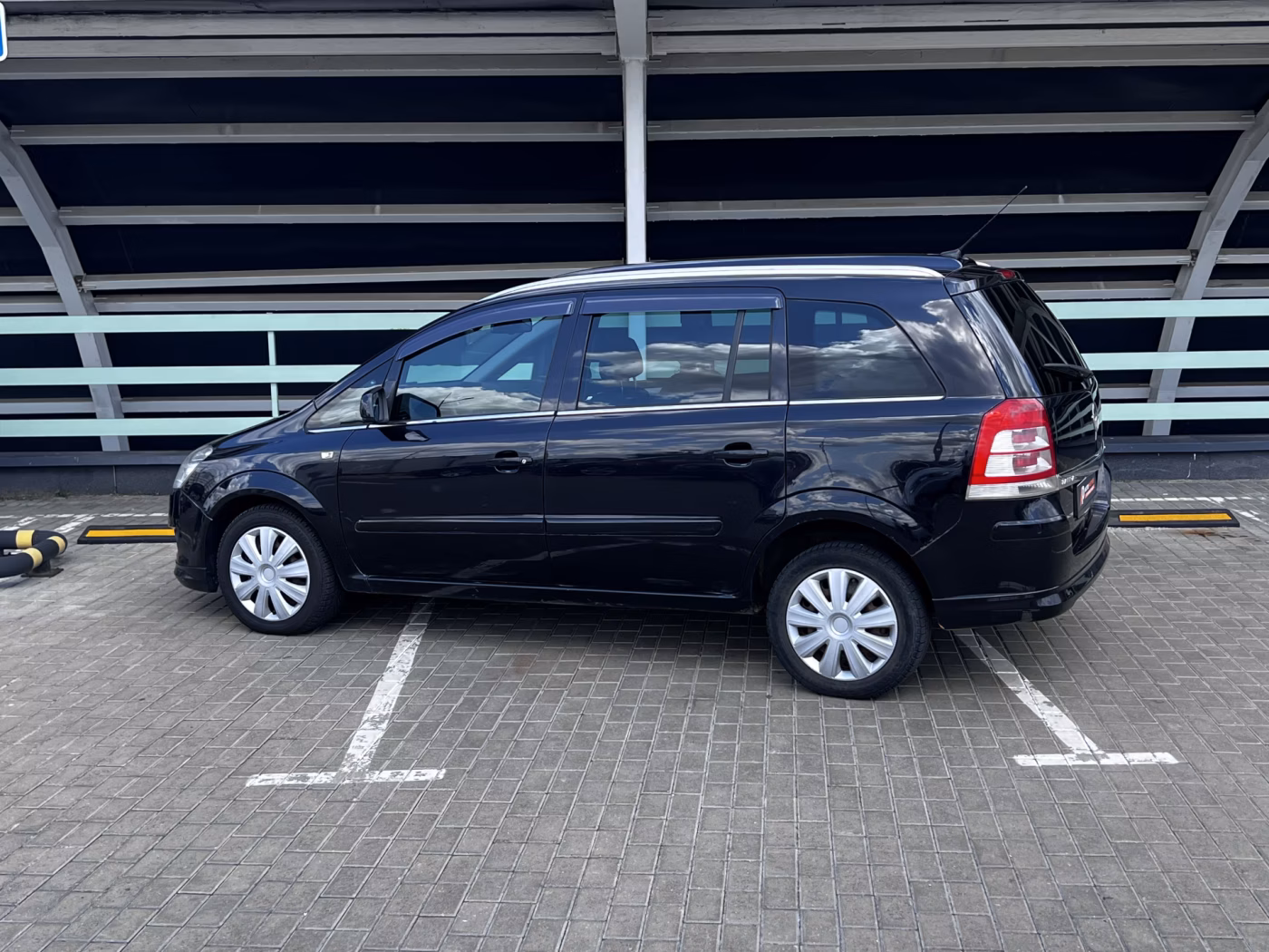 Opel Zafira фото 6