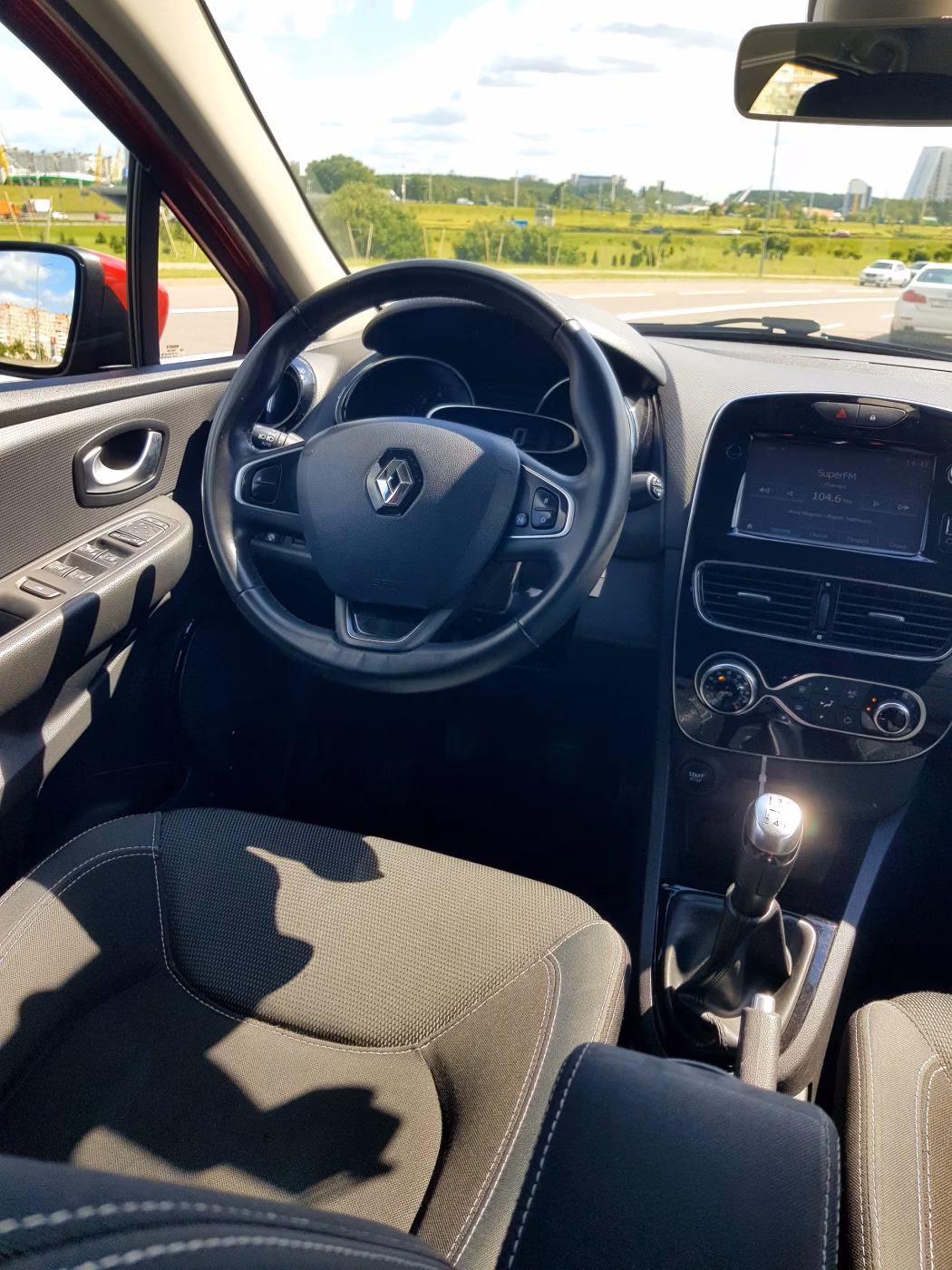 Renault Clio фото 10