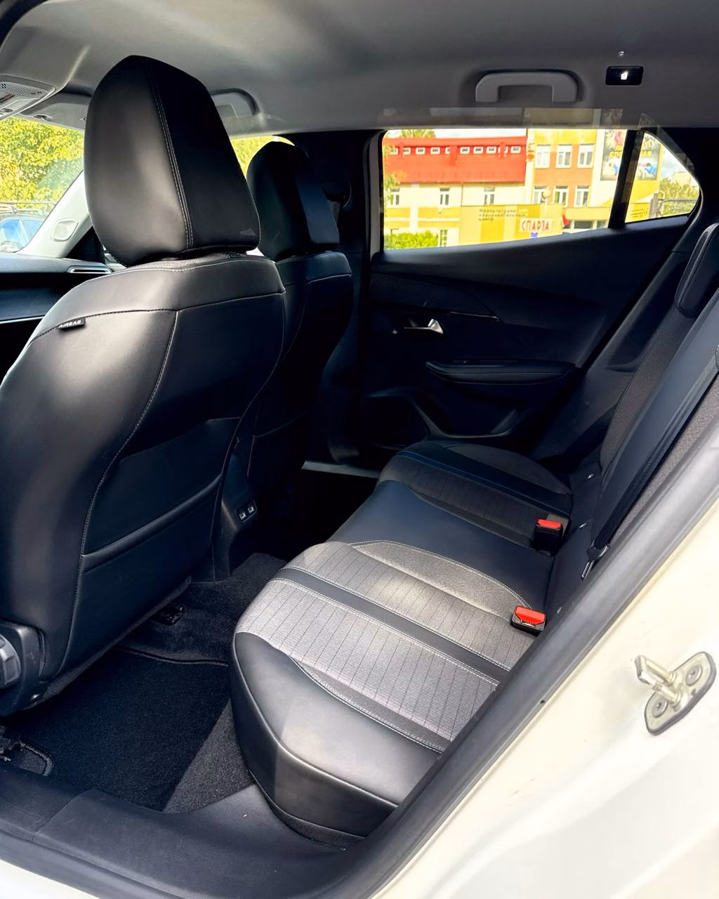 Peugeot 2008 фото 11