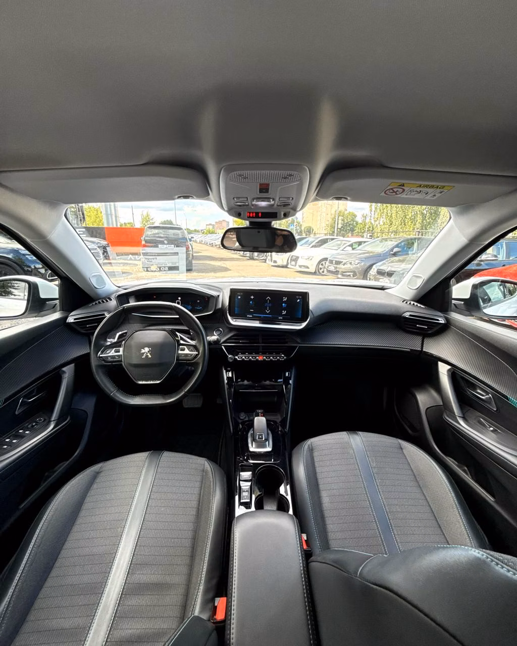 Peugeot 2008 фото 12