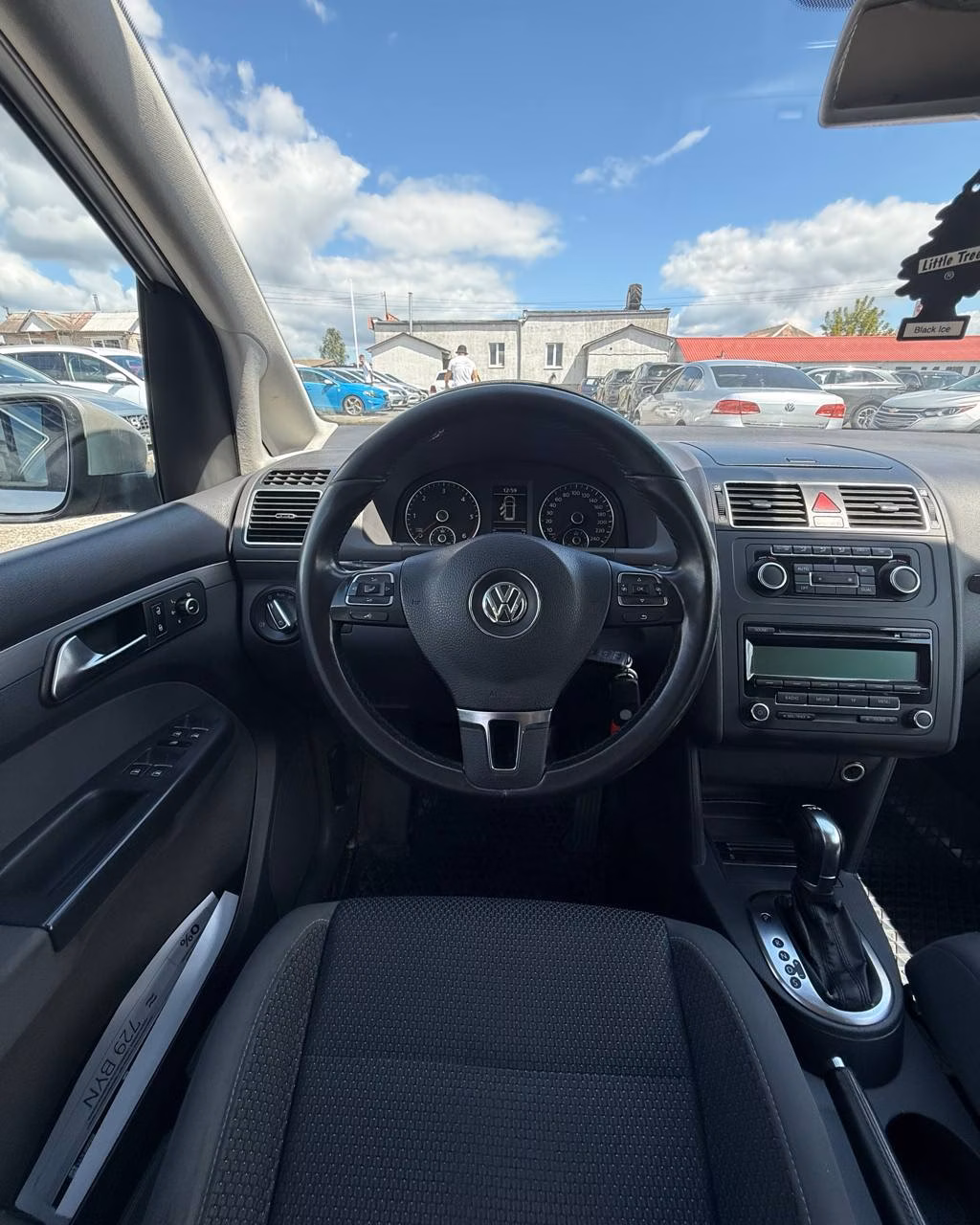 Volkswagen Touran фото 15