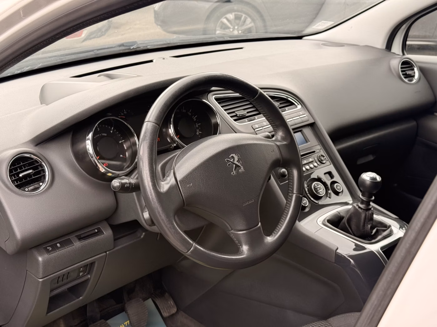 Peugeot 5008 фото 17
