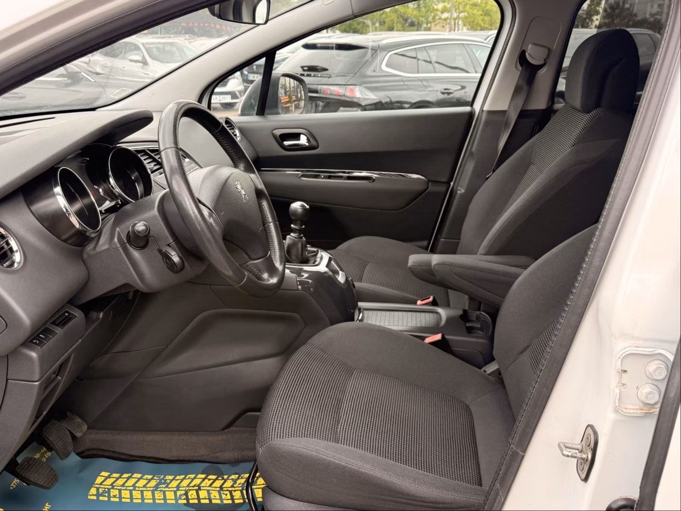 Peugeot 5008 фото 16