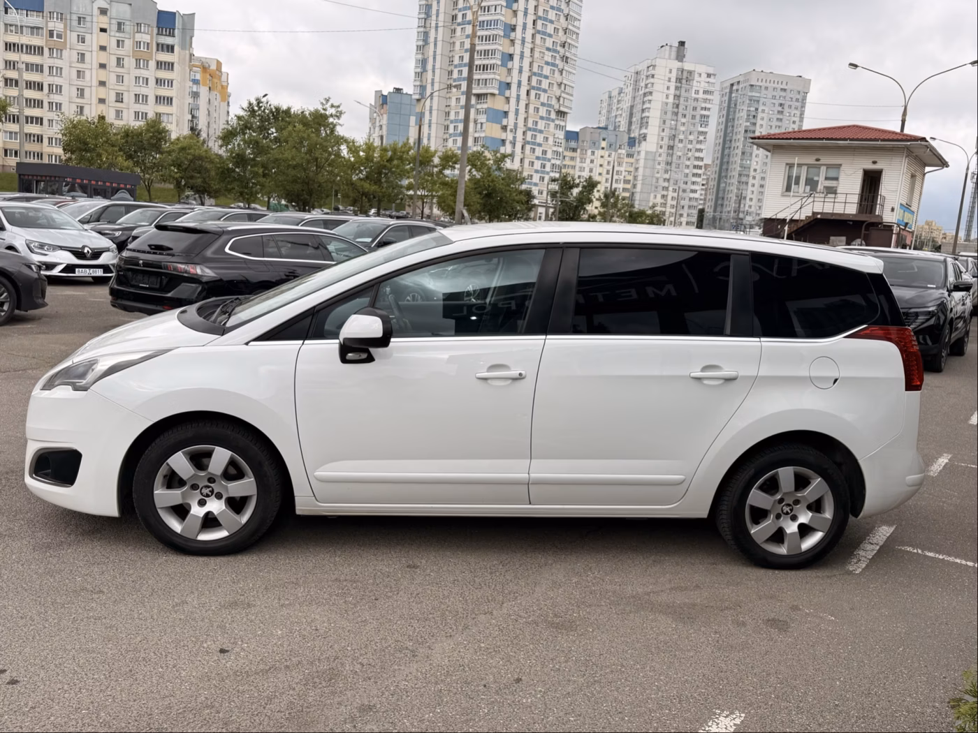 Peugeot 5008 фото 5