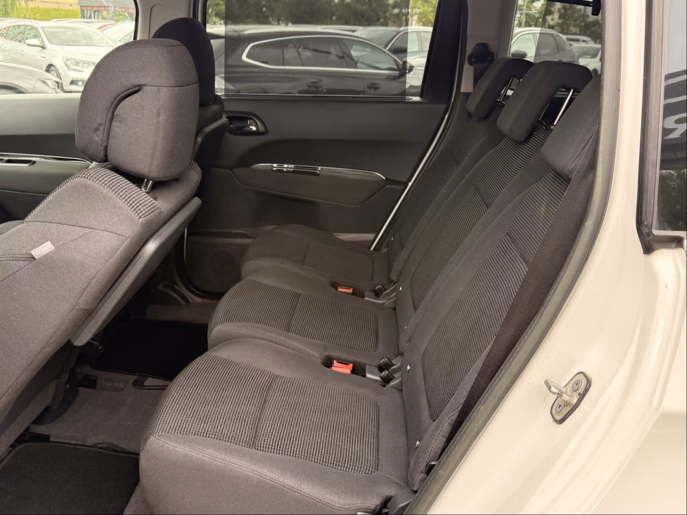 Peugeot 5008 фото 19