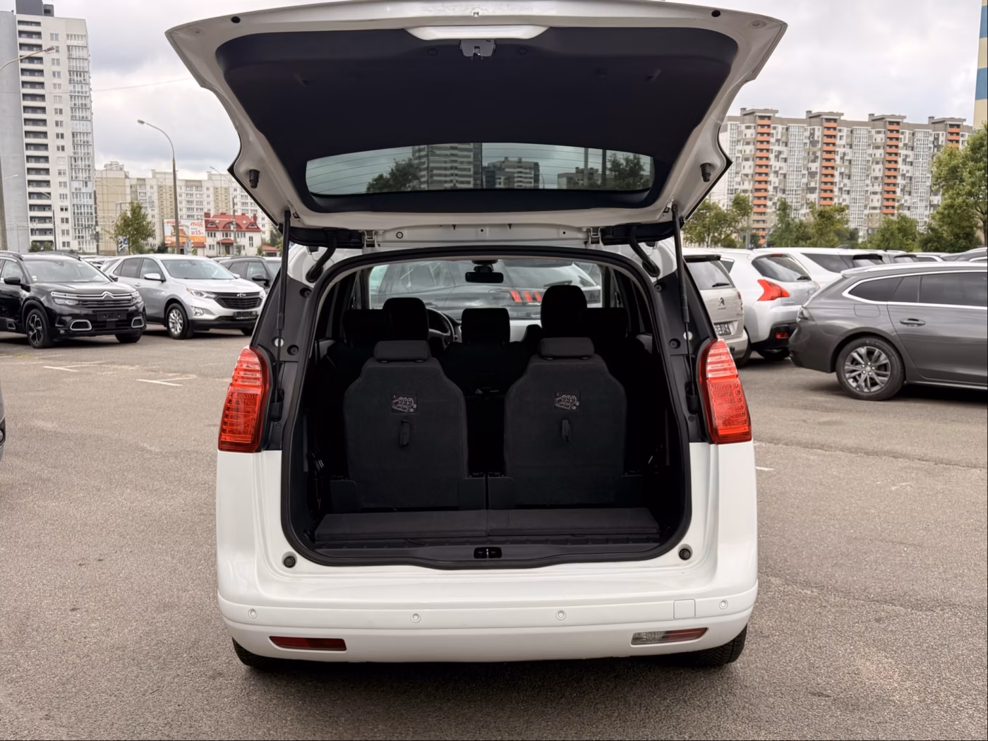 Peugeot 5008 фото 20
