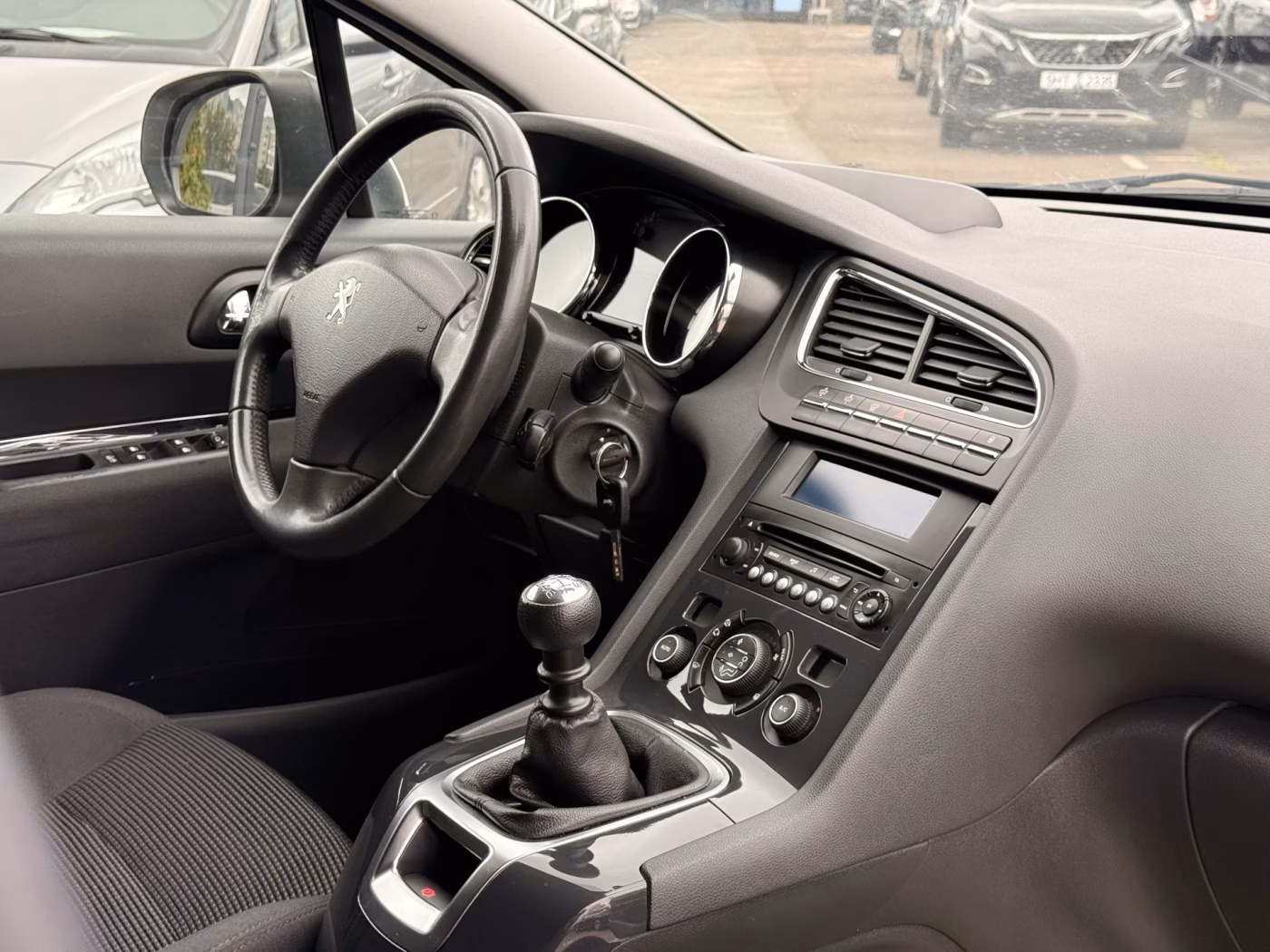 Peugeot 5008 фото 26