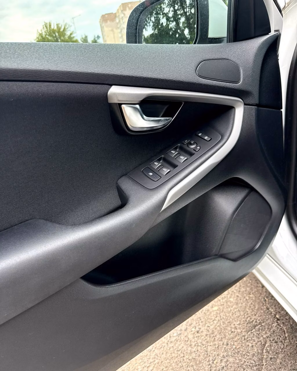 Volvo V40 фото 9
