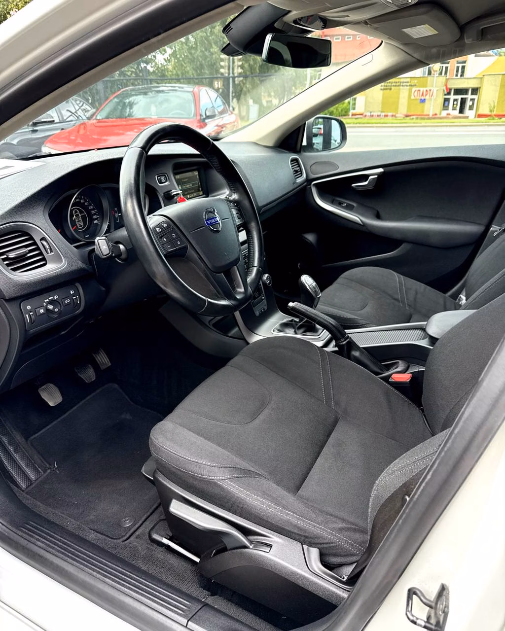 Volvo V40 фото 10