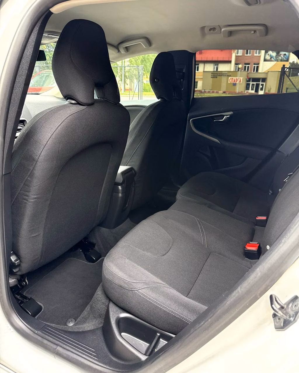 Volvo V40 фото 11