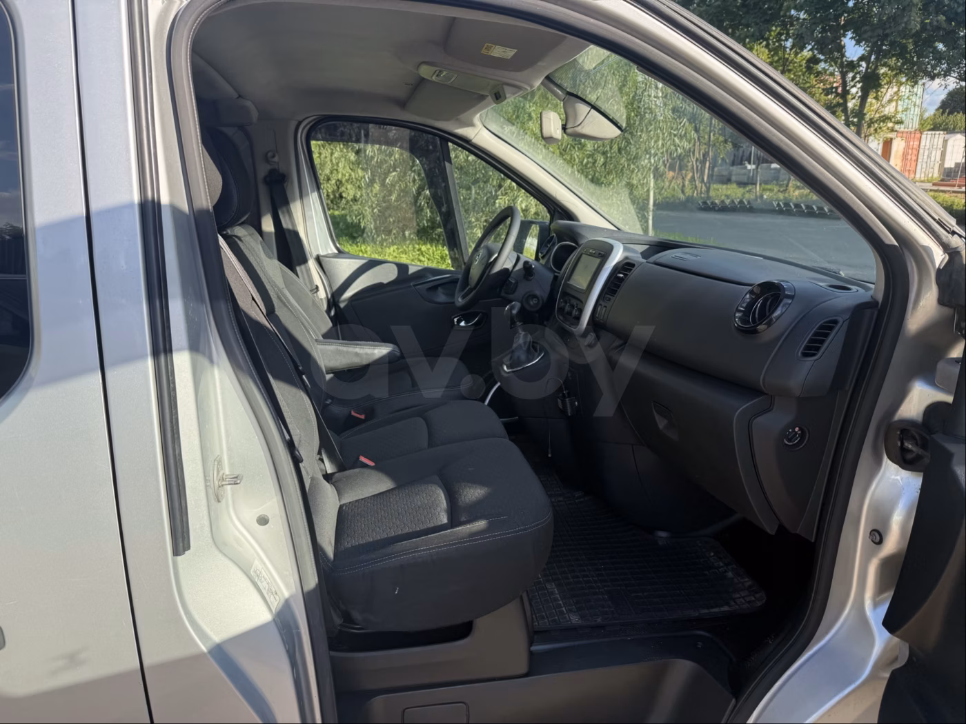 Opel Vivaro фото 10