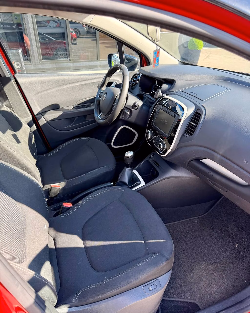 Renault Captur фото 14