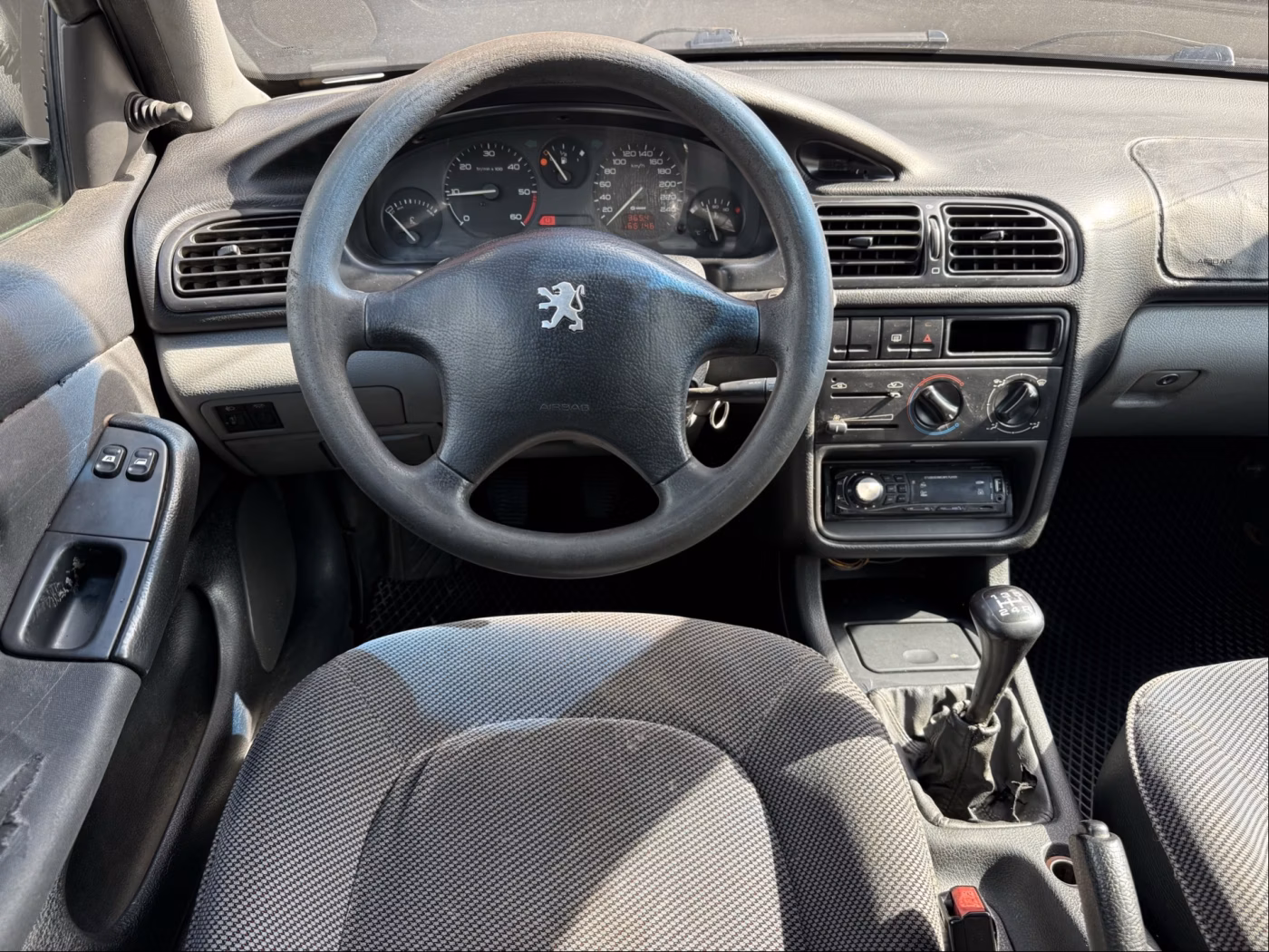 Peugeot 406 фото 10