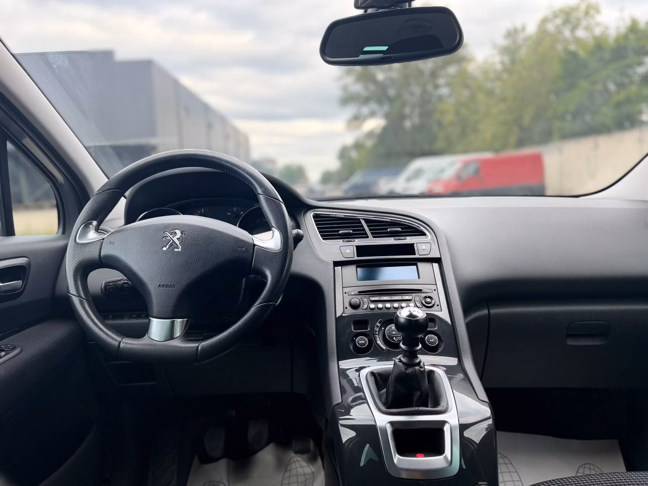 Peugeot 5008 фото 11