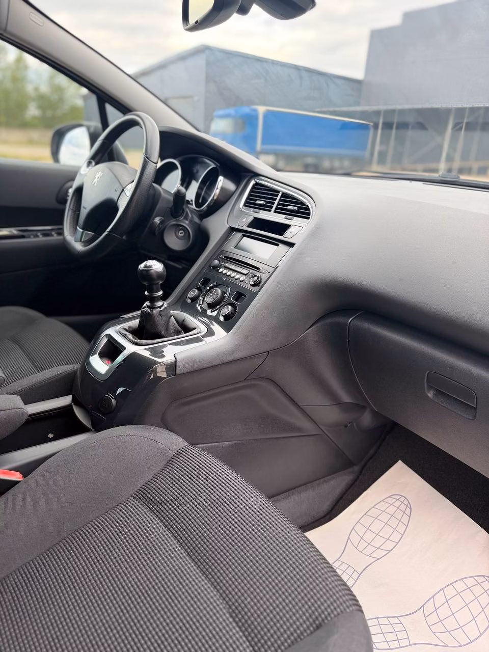 Peugeot 5008 фото 12