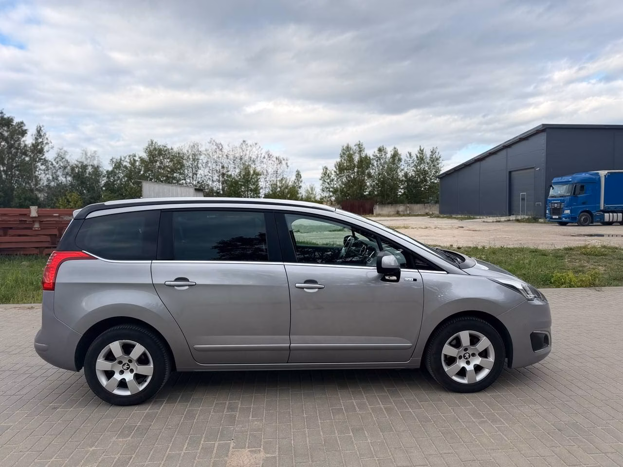 Peugeot 5008 фото 6