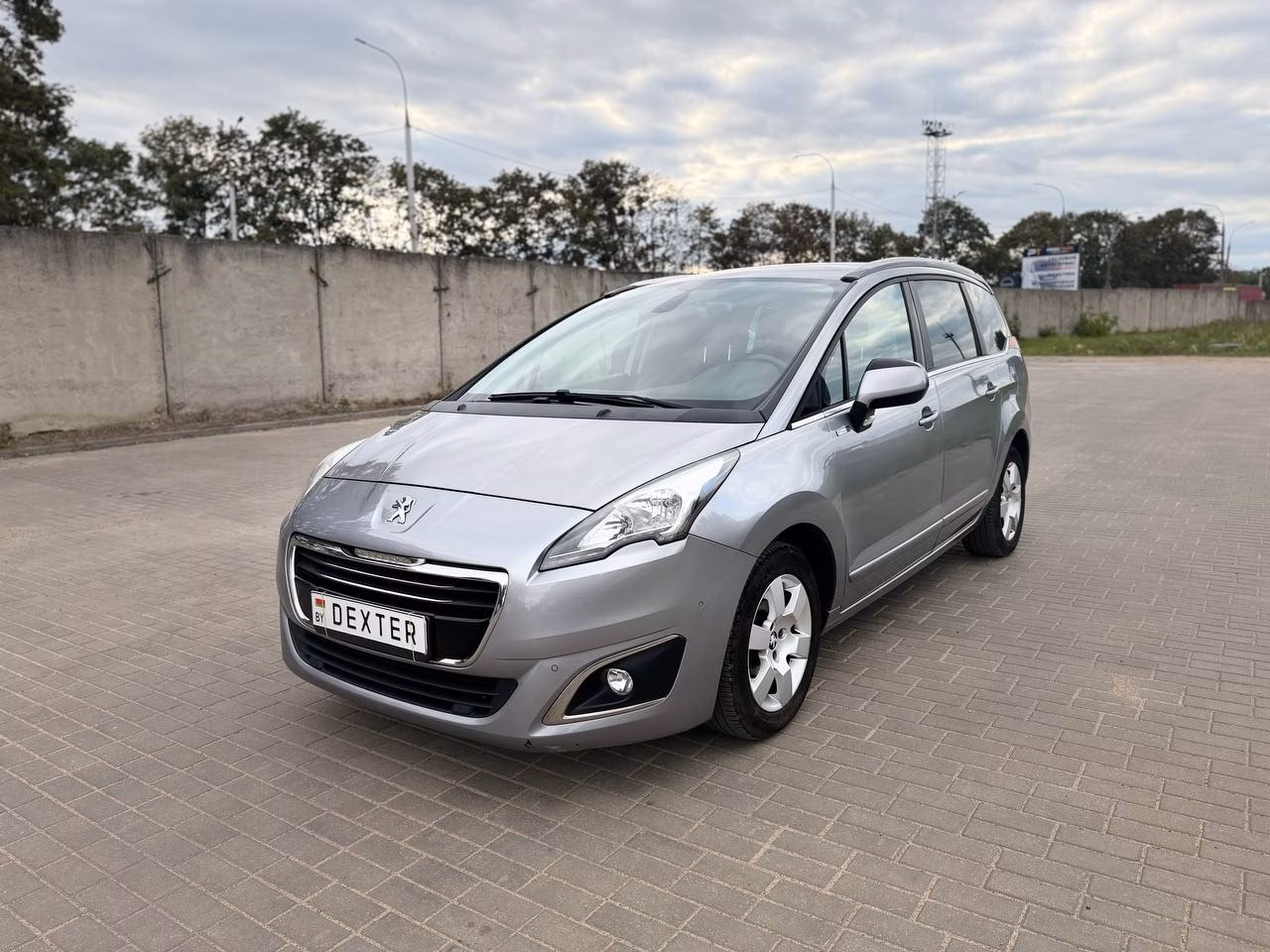 Peugeot 5008 фото 3