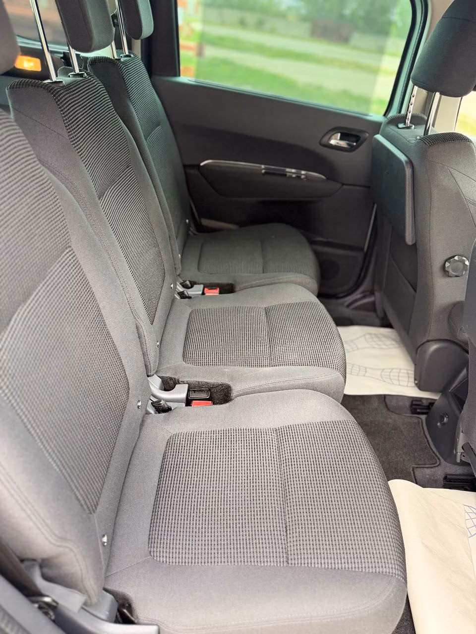 Peugeot 5008 фото 16