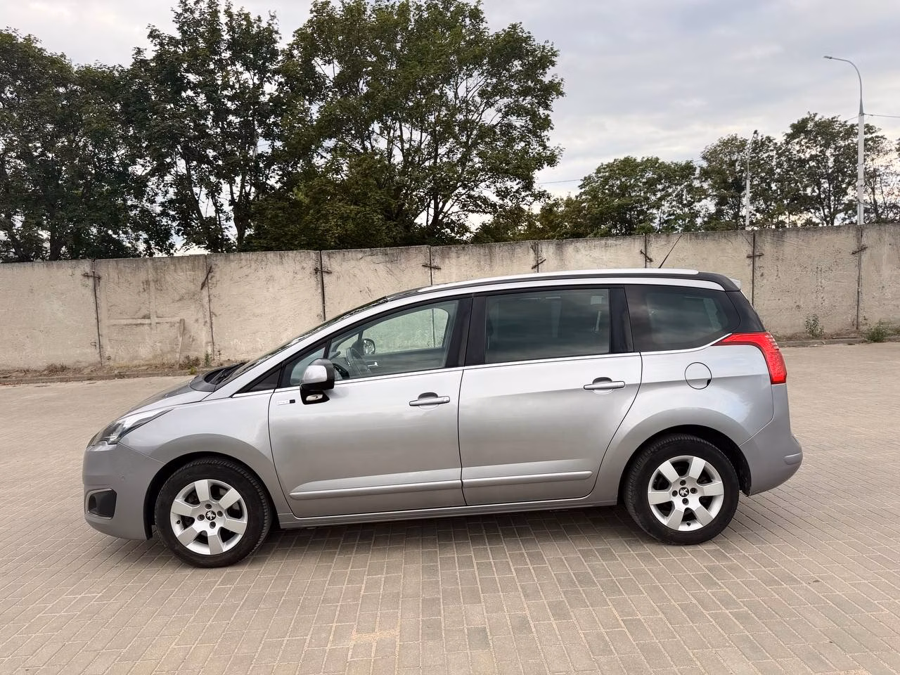 Peugeot 5008 фото 7