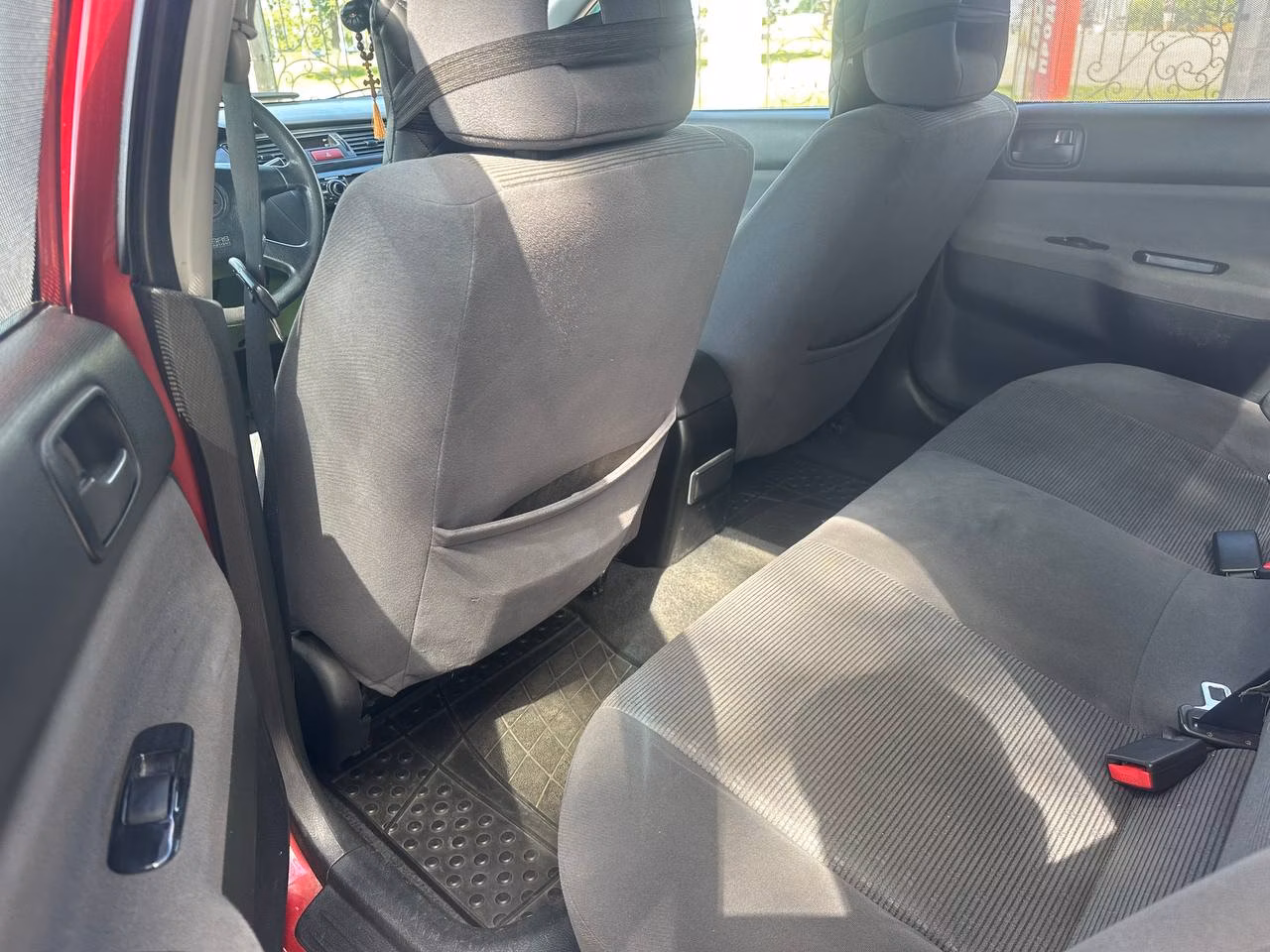 Mitsubishi Lancer фото 10