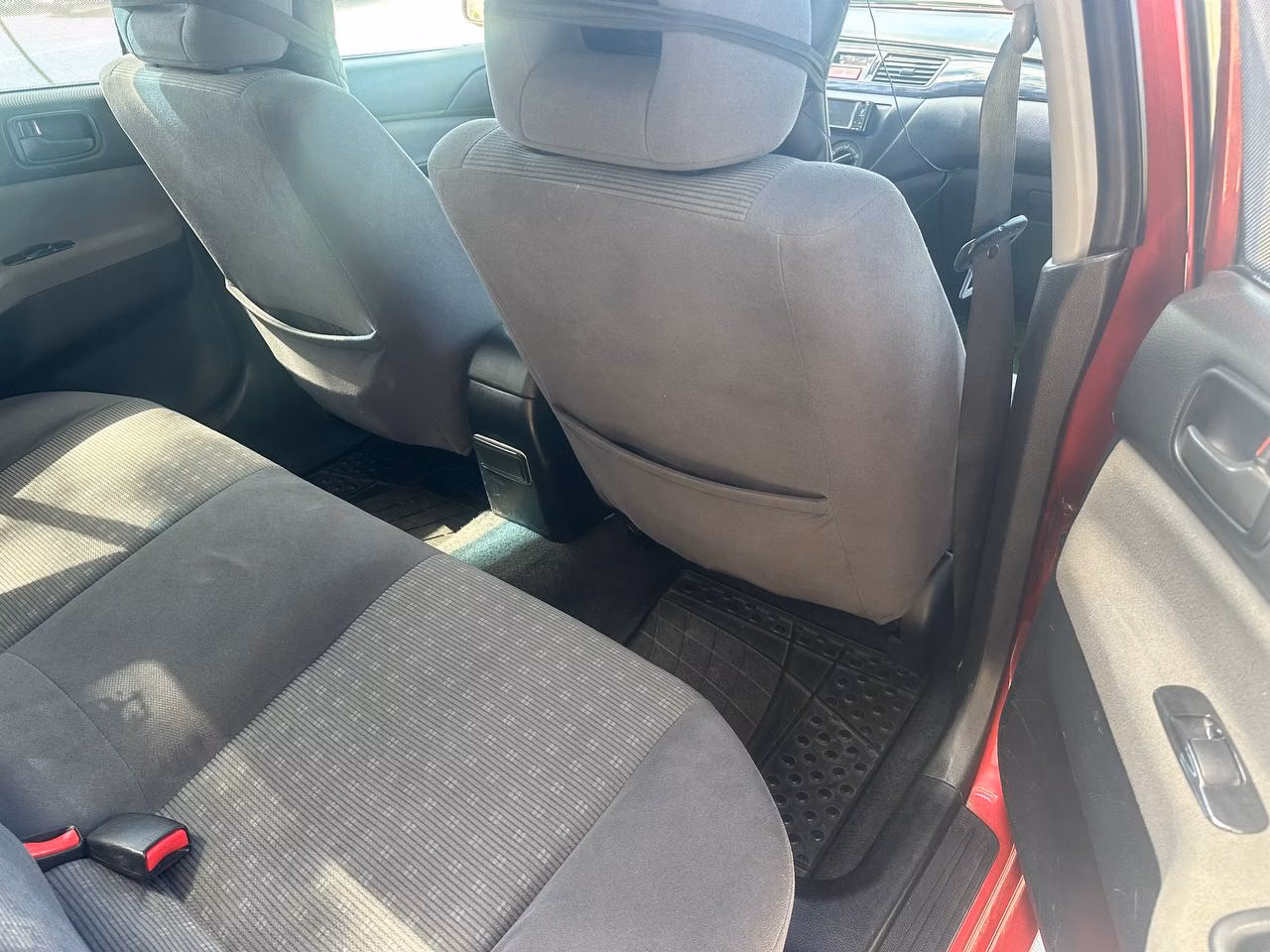 Mitsubishi Lancer фото 11