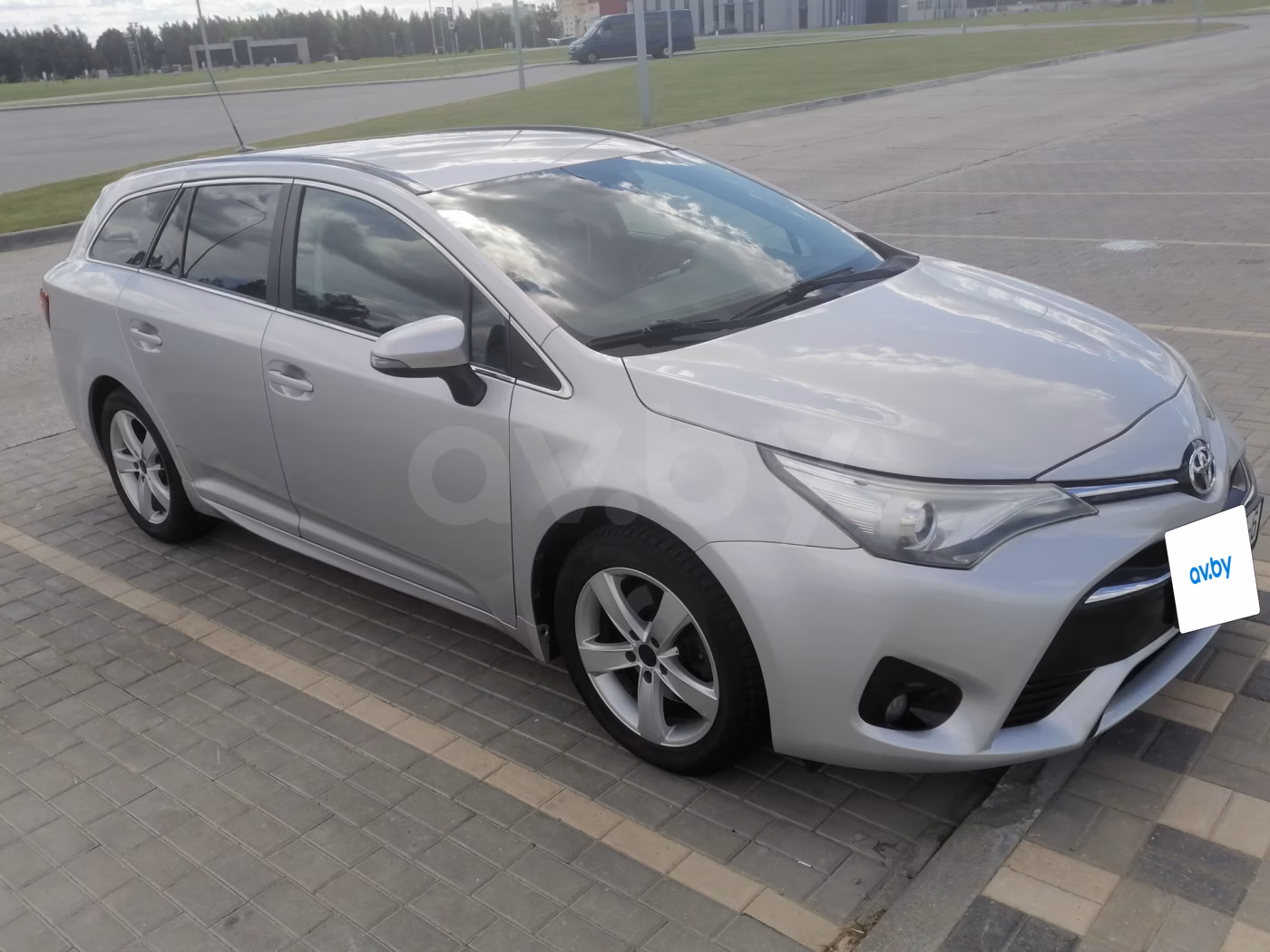 Toyota Avensis фото 9