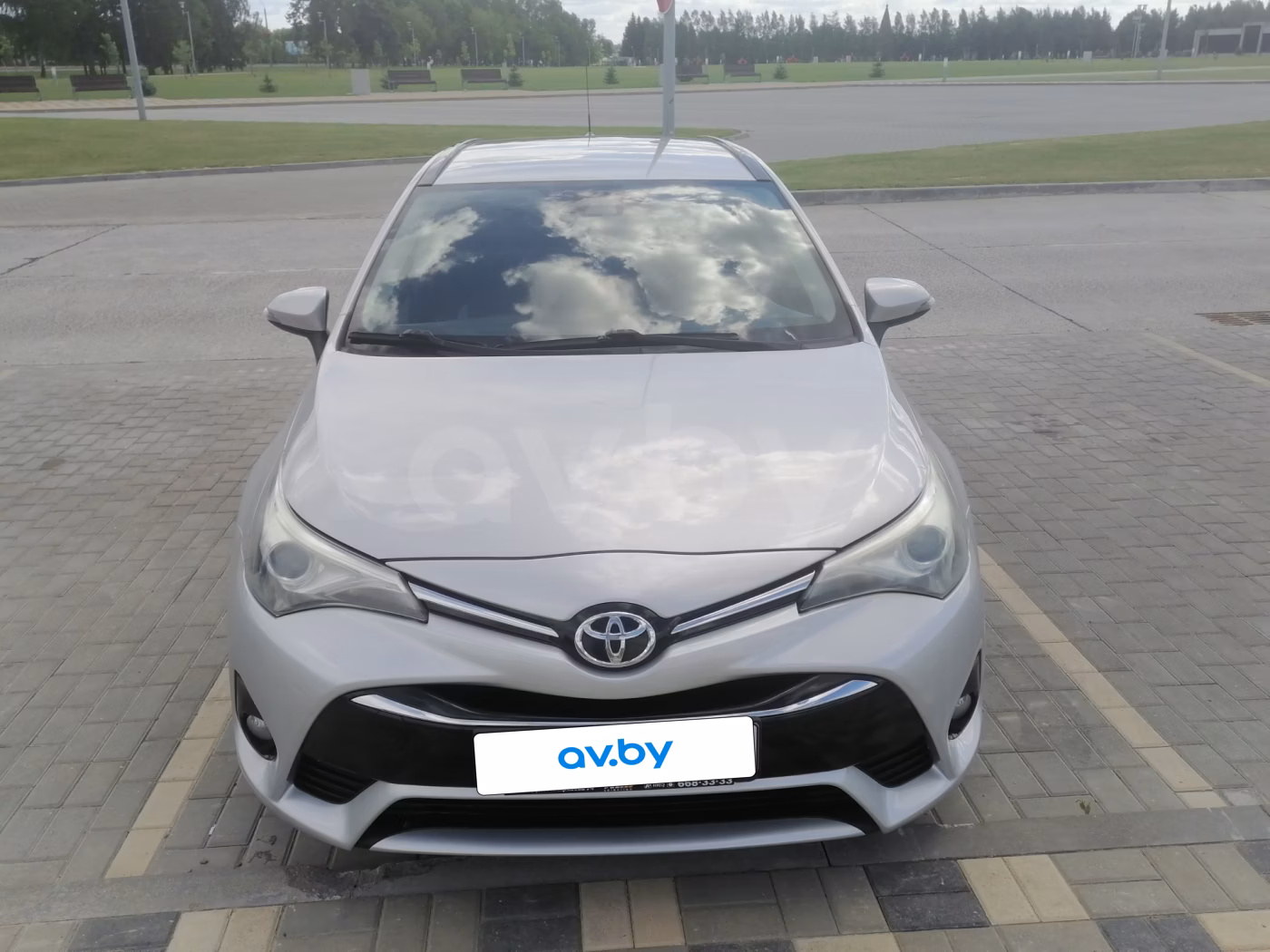 Toyota Avensis фото 10