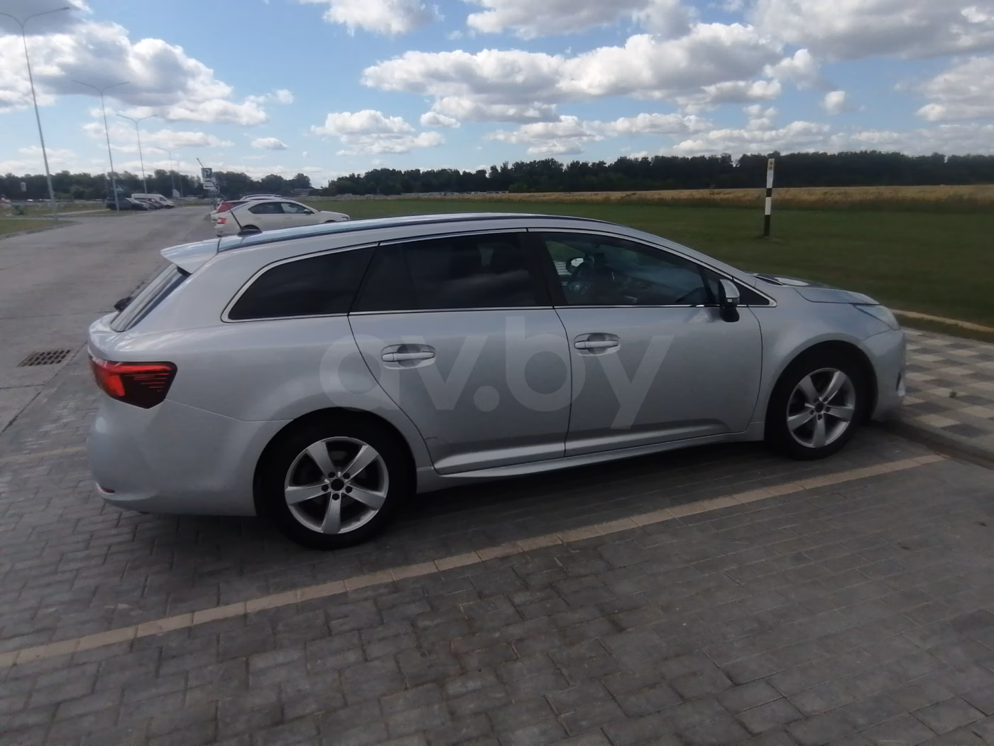 Toyota Avensis фото 5