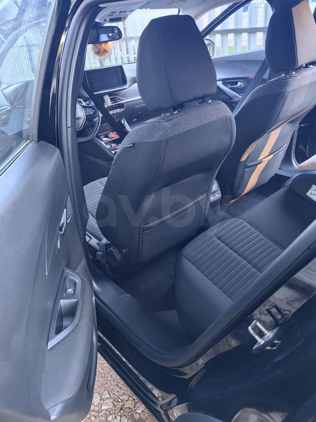 Peugeot 2008 фото 10