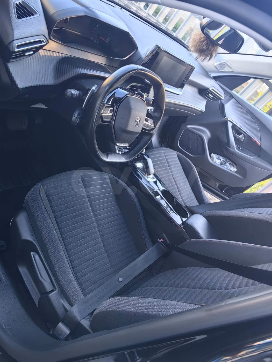 Peugeot 2008 фото 13