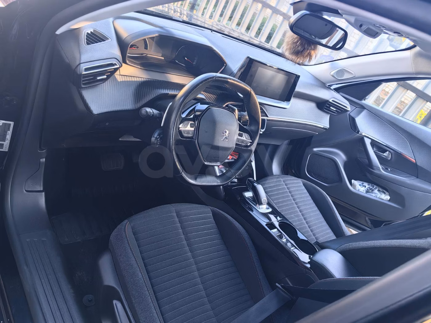 Peugeot 2008 фото 11