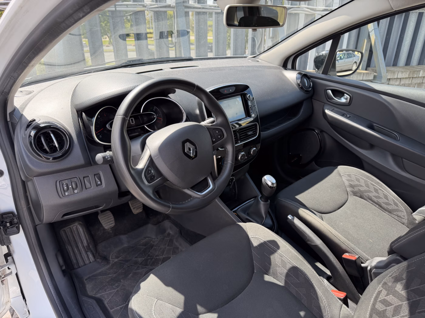 Renault Clio фото 14
