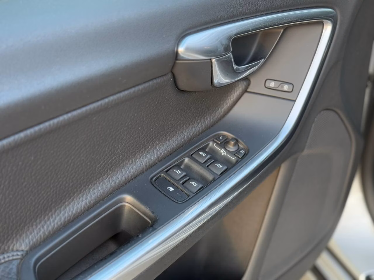 Volvo S60 фото 12