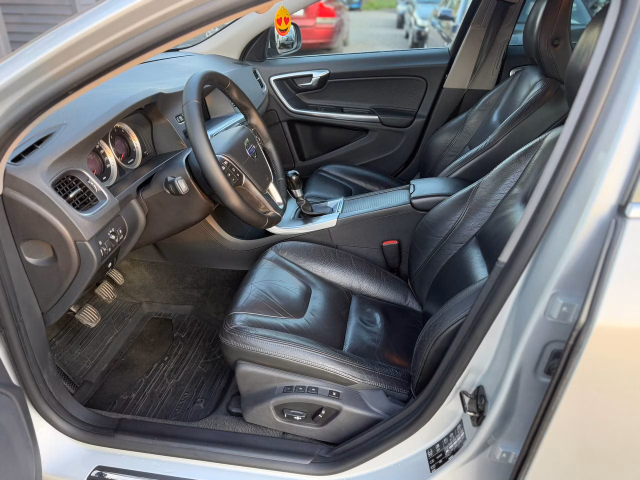 Volvo S60 фото 9