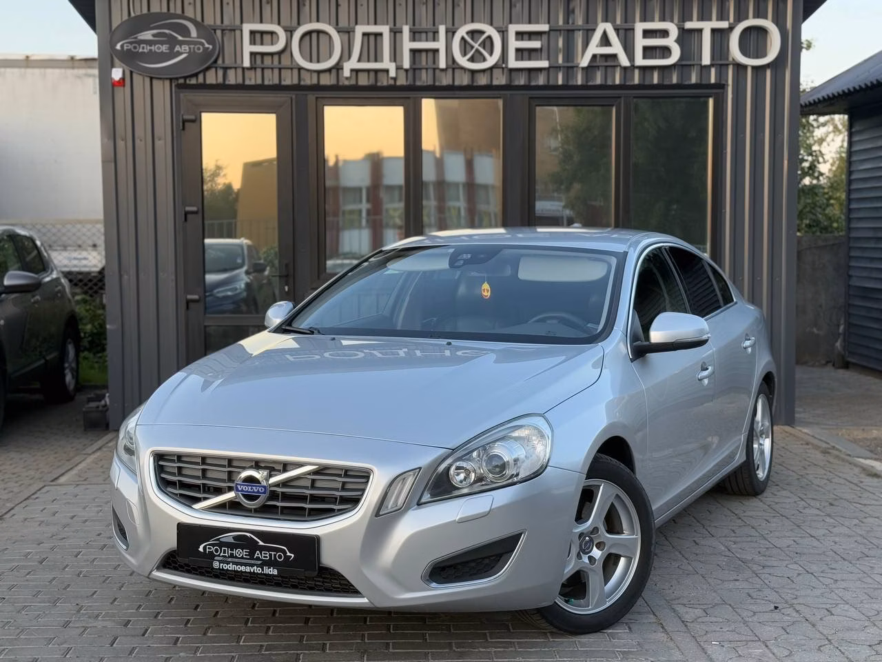 Volvo S60 фото 3