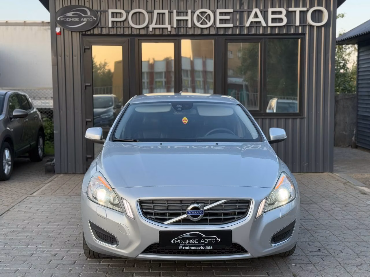 Volvo S60 фото 2