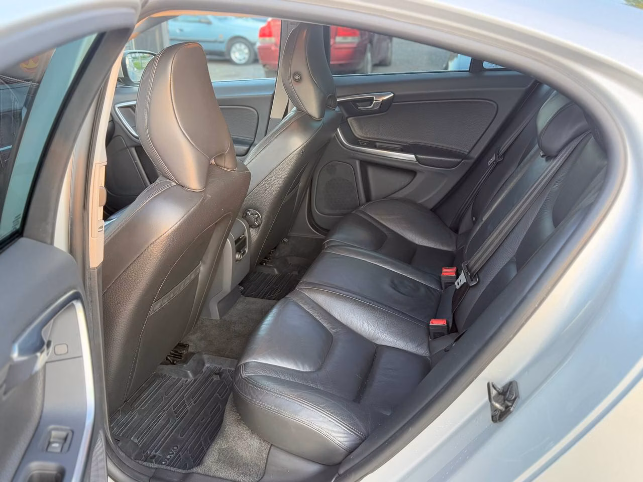 Volvo S60 фото 13