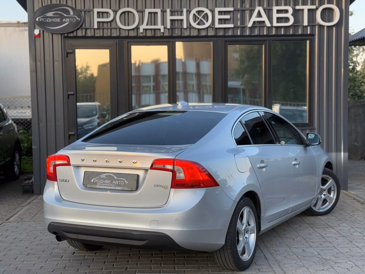 Volvo S60 фото 6