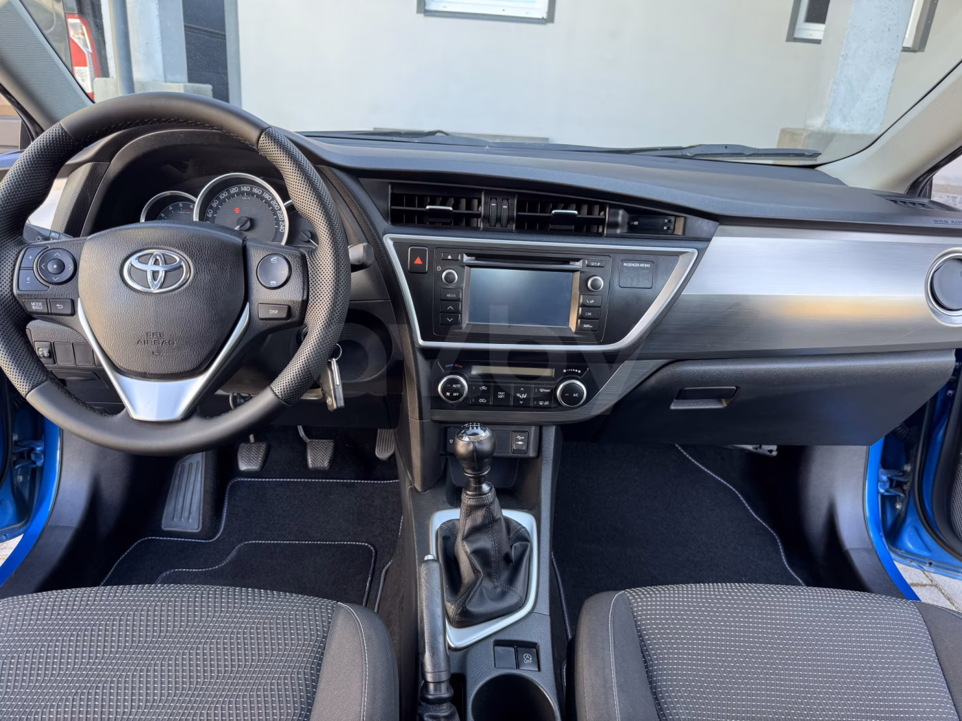 Toyota Auris фото 7
