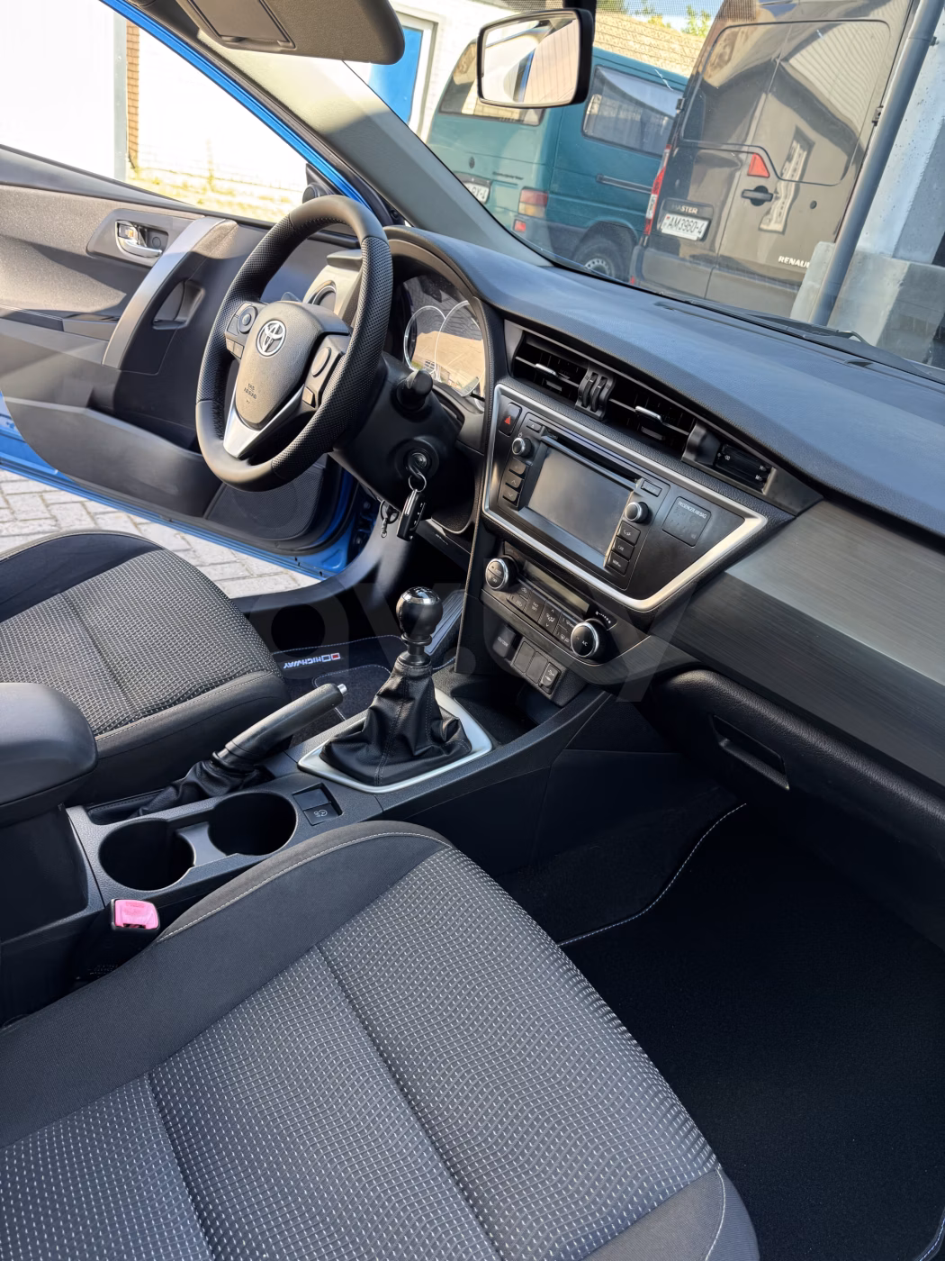Toyota Auris фото 9