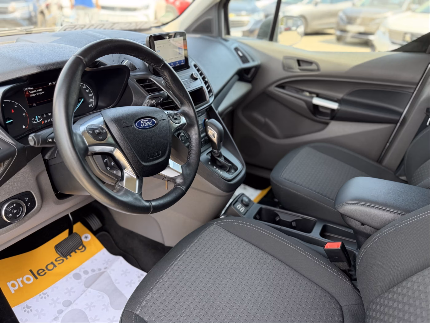 Ford Tourneo Connect фото 11