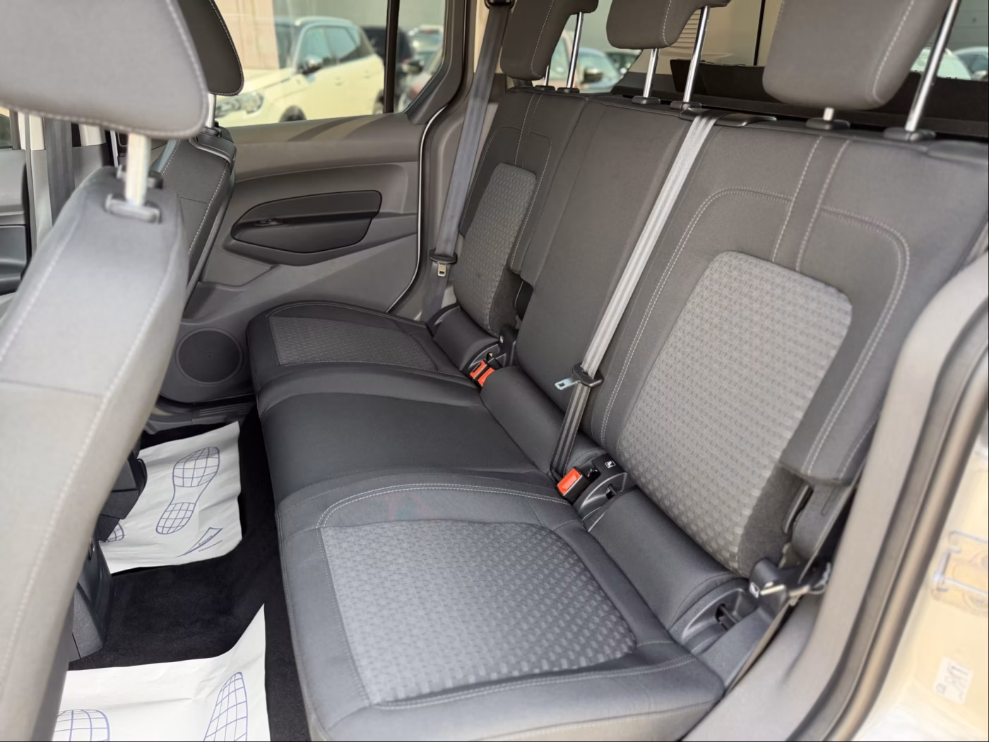 Ford Tourneo Connect фото 14