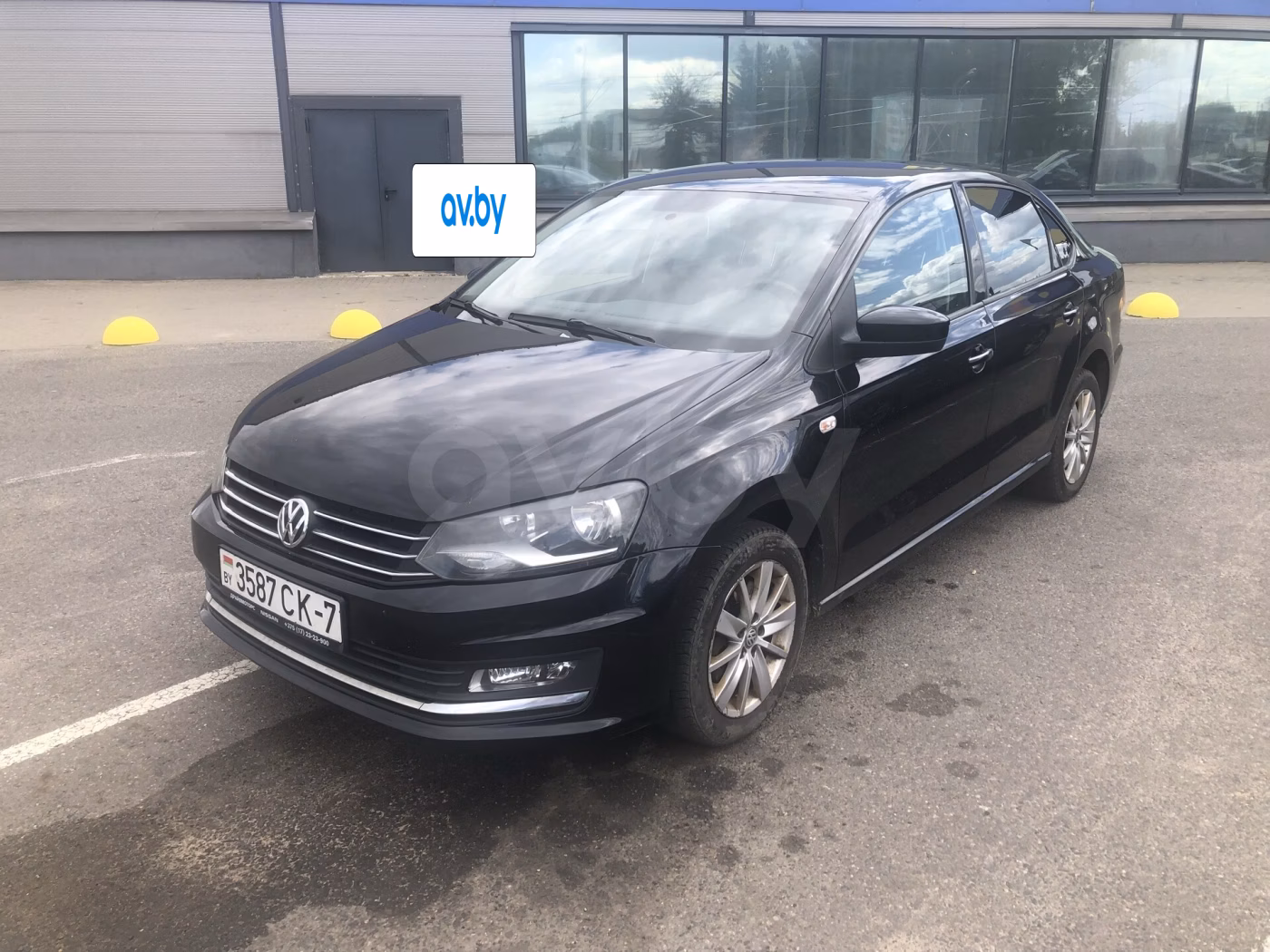 Volkswagen Polo Sedan фото 3