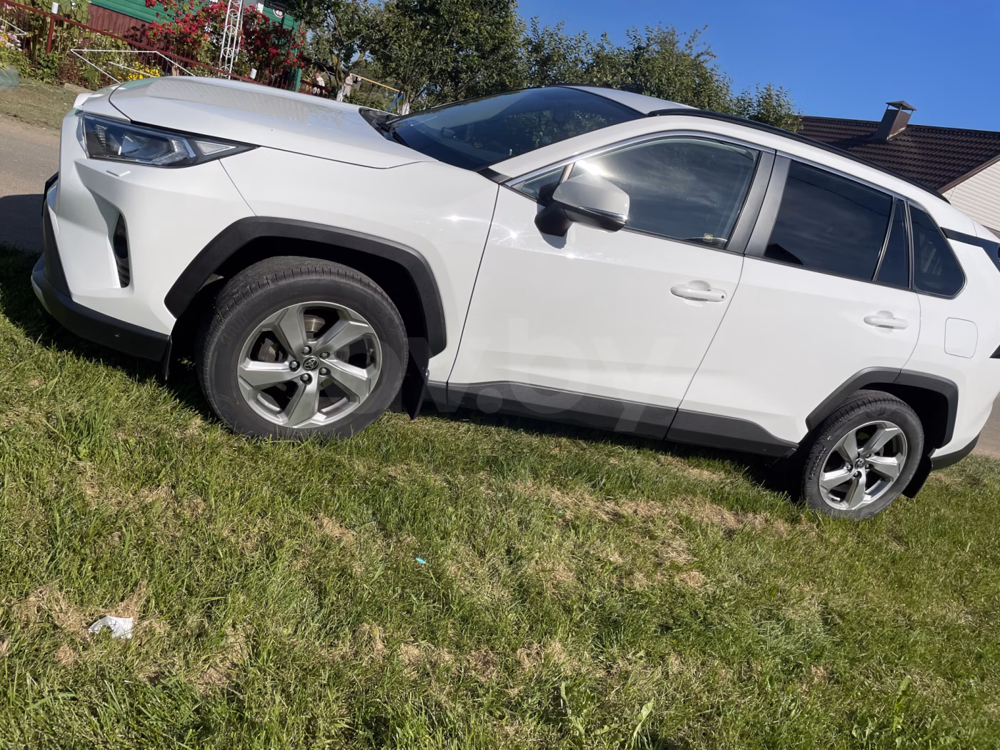 Toyota RAV4 фото 3