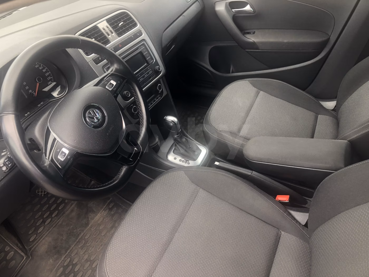 Volkswagen Polo Sedan фото 4